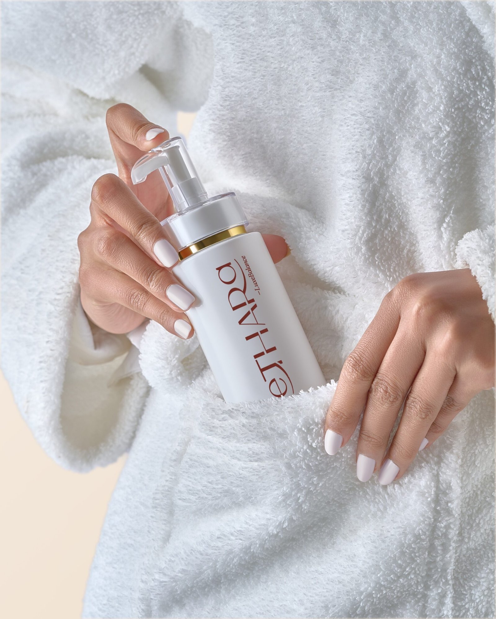 LuxeBalance Botanical Exfoliating cleanser - Image 2
